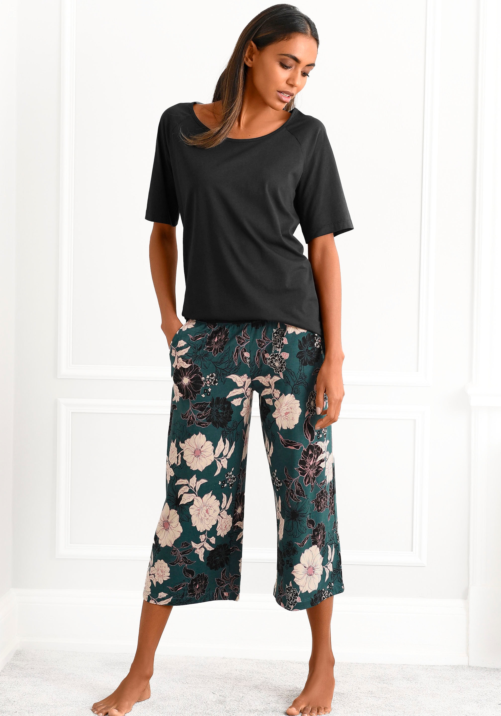 s.Oliver Capri-Pyjama, 2 Stk. mit geblümter 3/4-Culotte