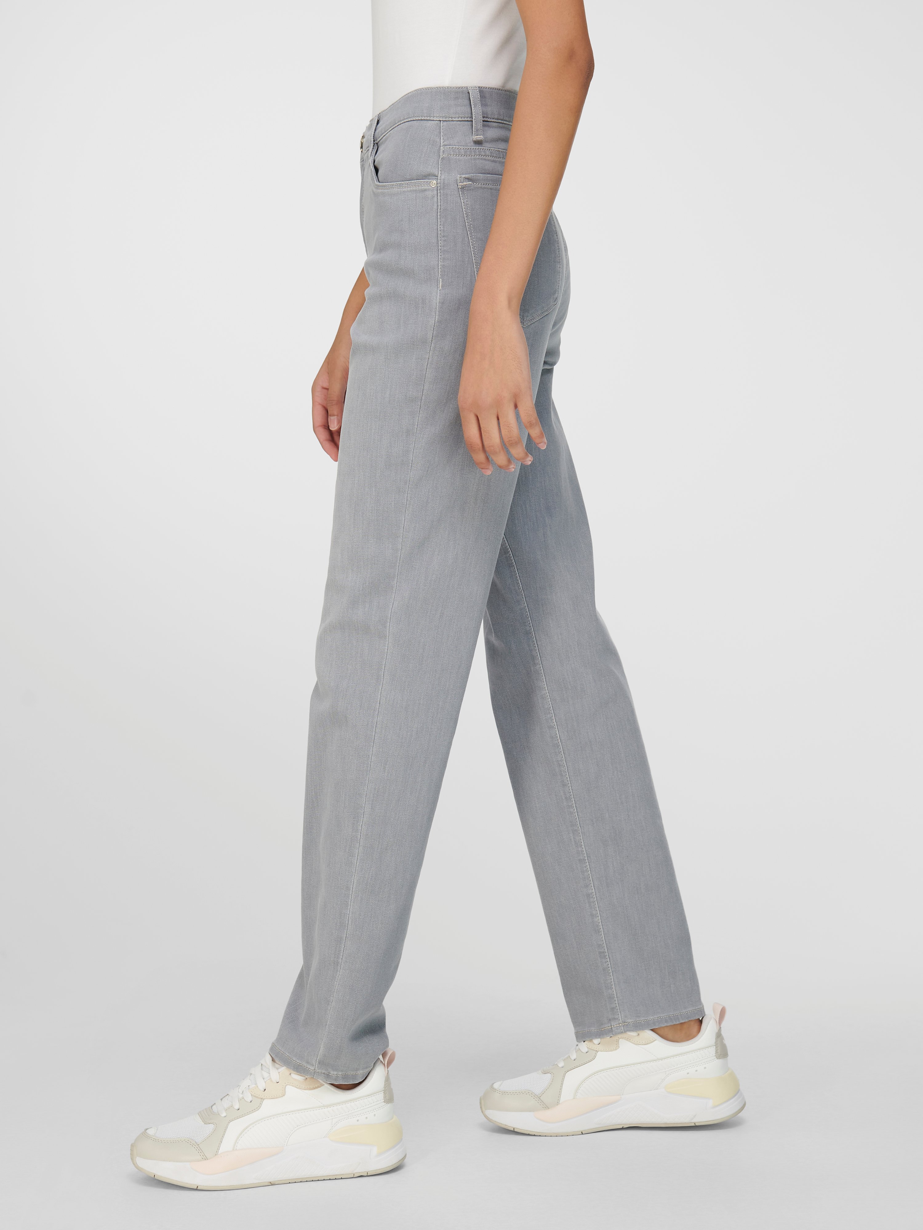 „Feminine Fit“-Jeans Modell Nicola