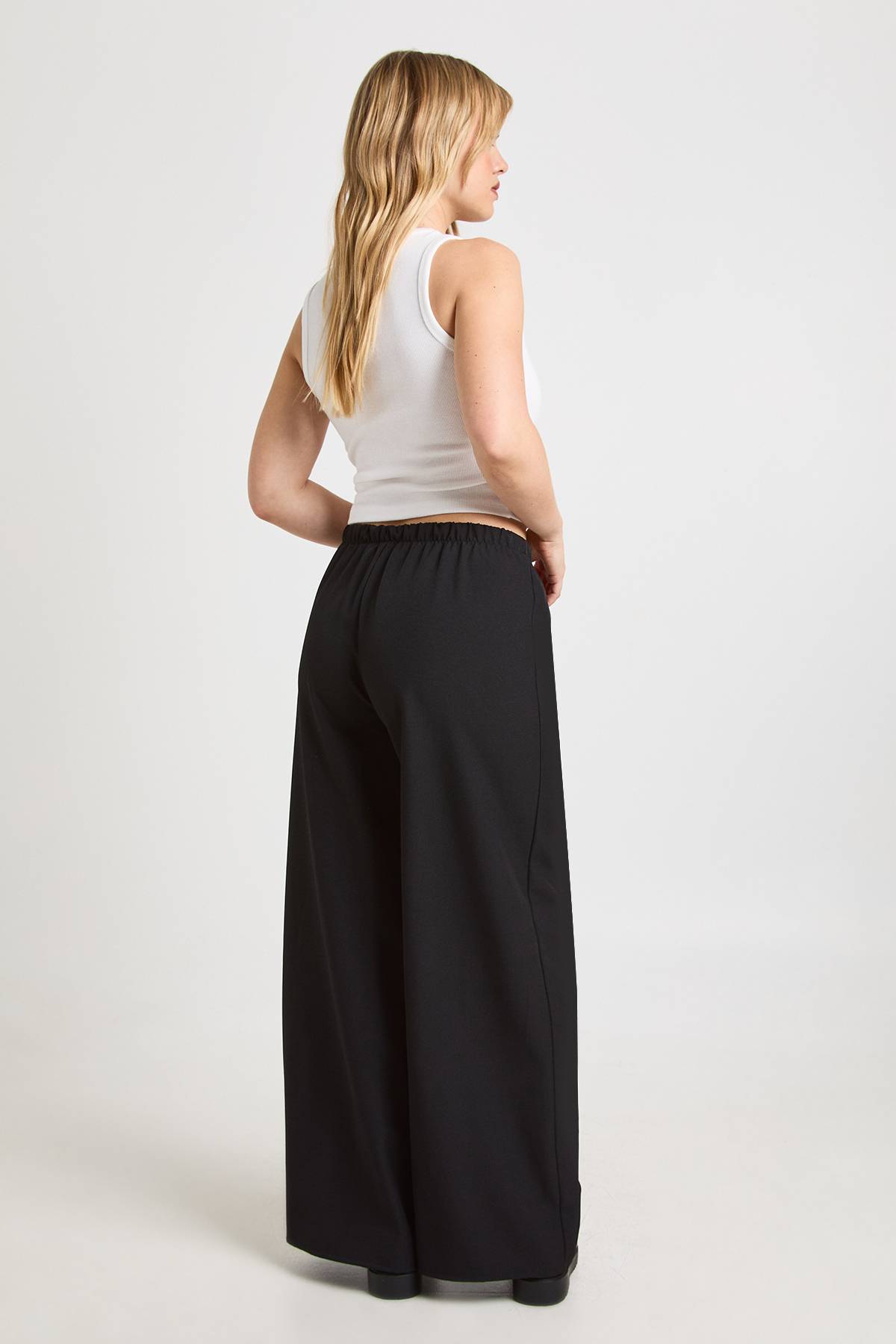 boohoo Pantalon Petite À Jambes Larges En Tissu Tissé Avec Taille Élastiquée Et Cordon De Serrage