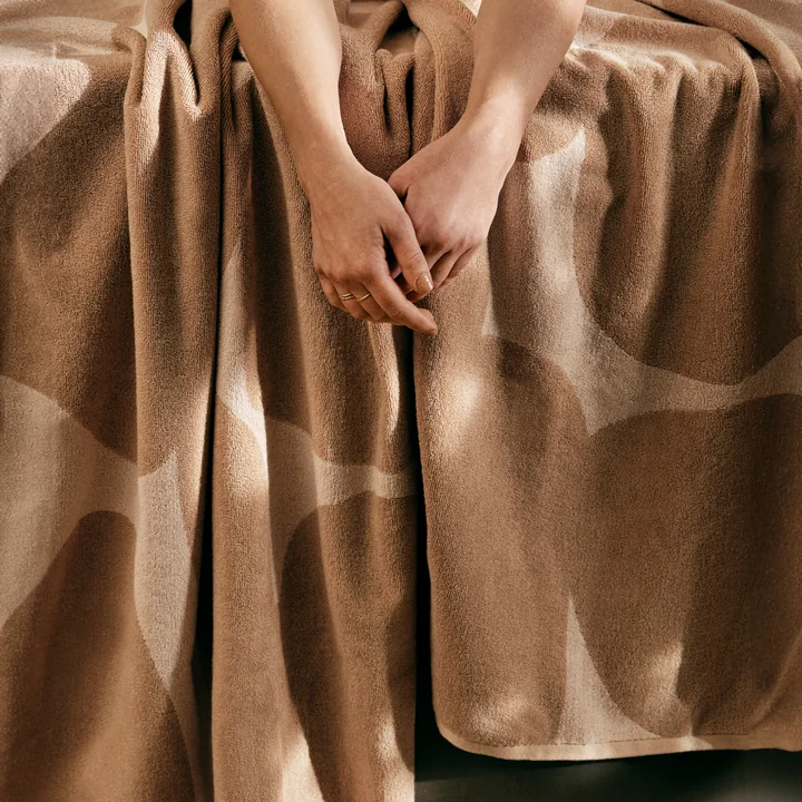 Ferm Living - Ebb Badetuch 140 x 70 cm, sand / naturweiss
