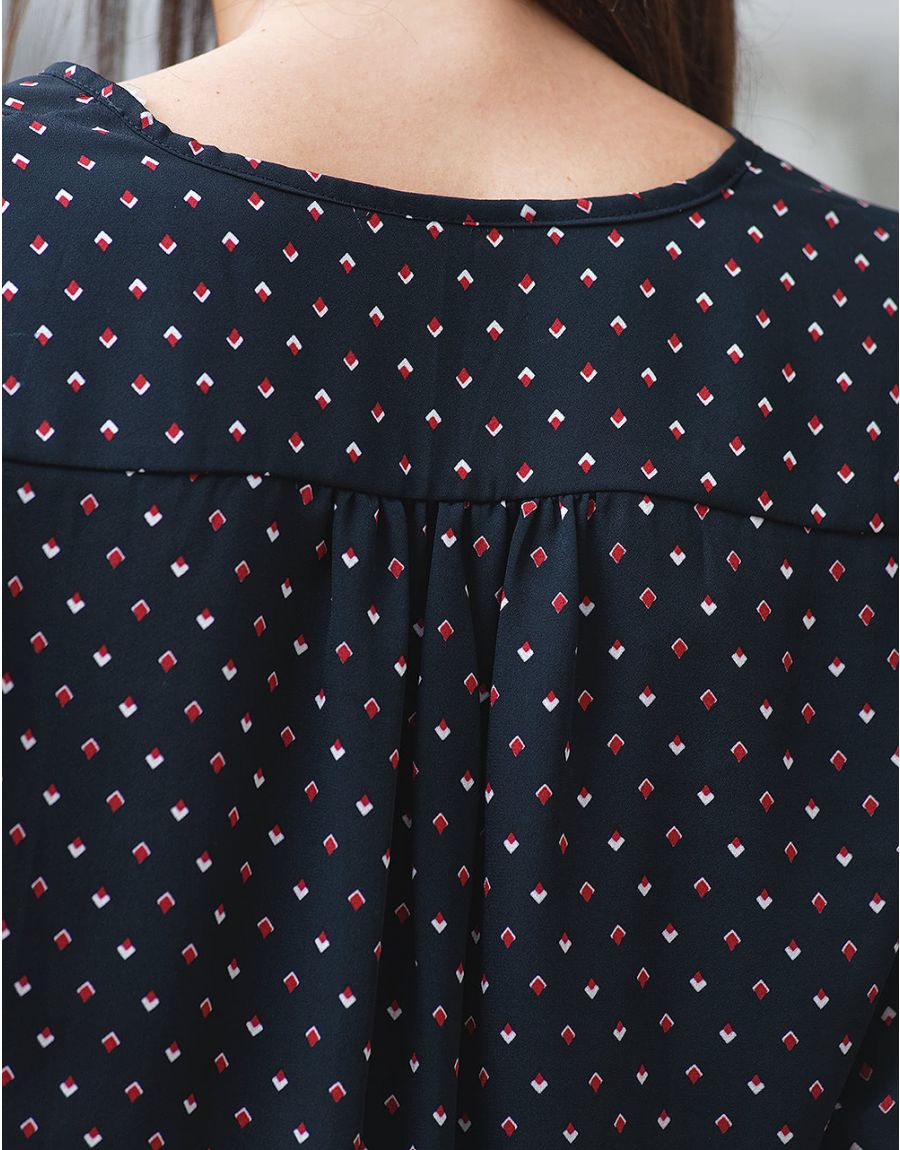 Blouse noire et bordeaux