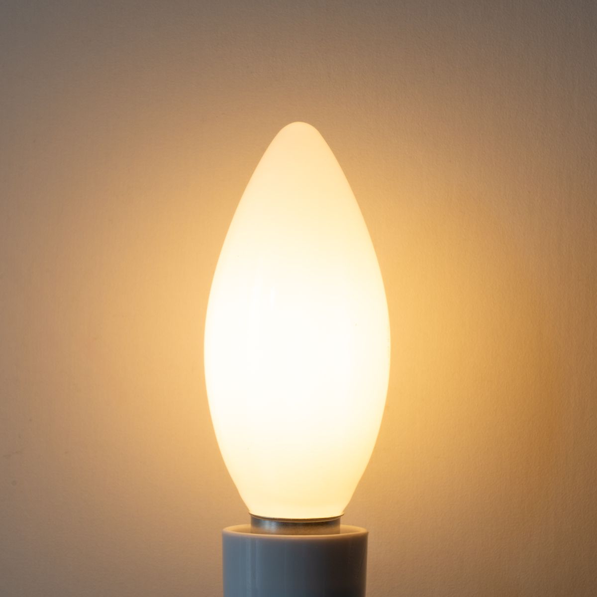 E14 dimbare LED lamp B35 opaal 4W 400 lm 2200K