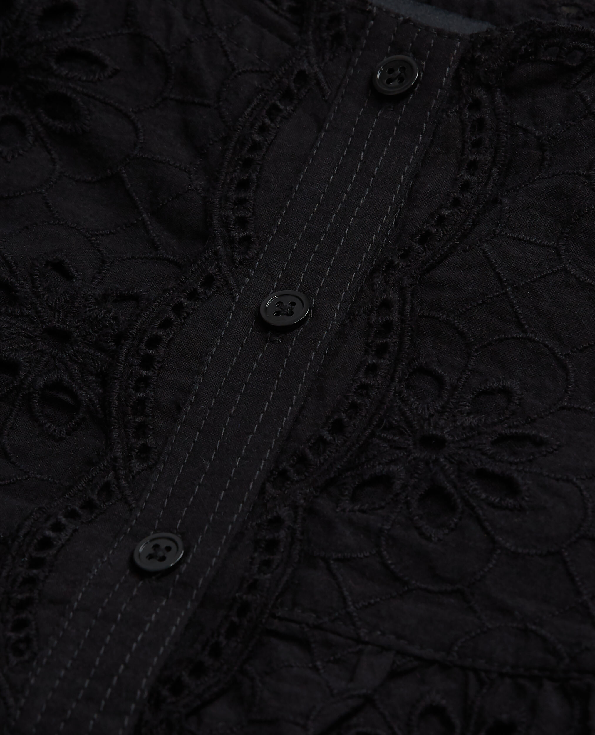 Top court noir en Broderie Anglaise