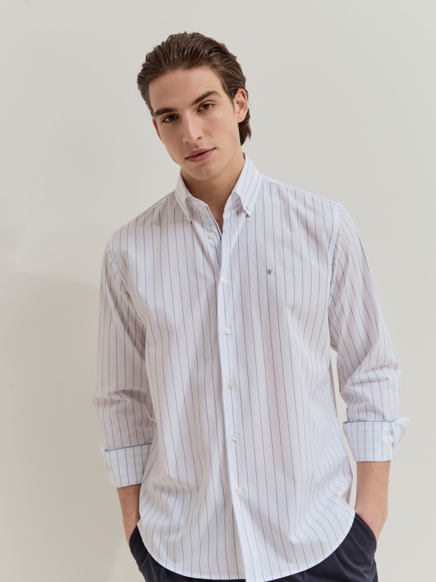 Camisa regular fit em algodão às riscas