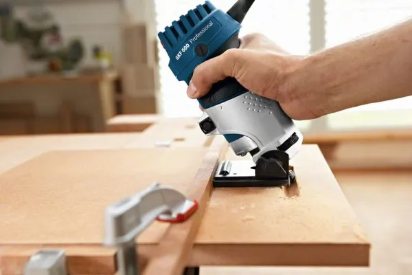 Bosch KANTFRÆSER GKF 600