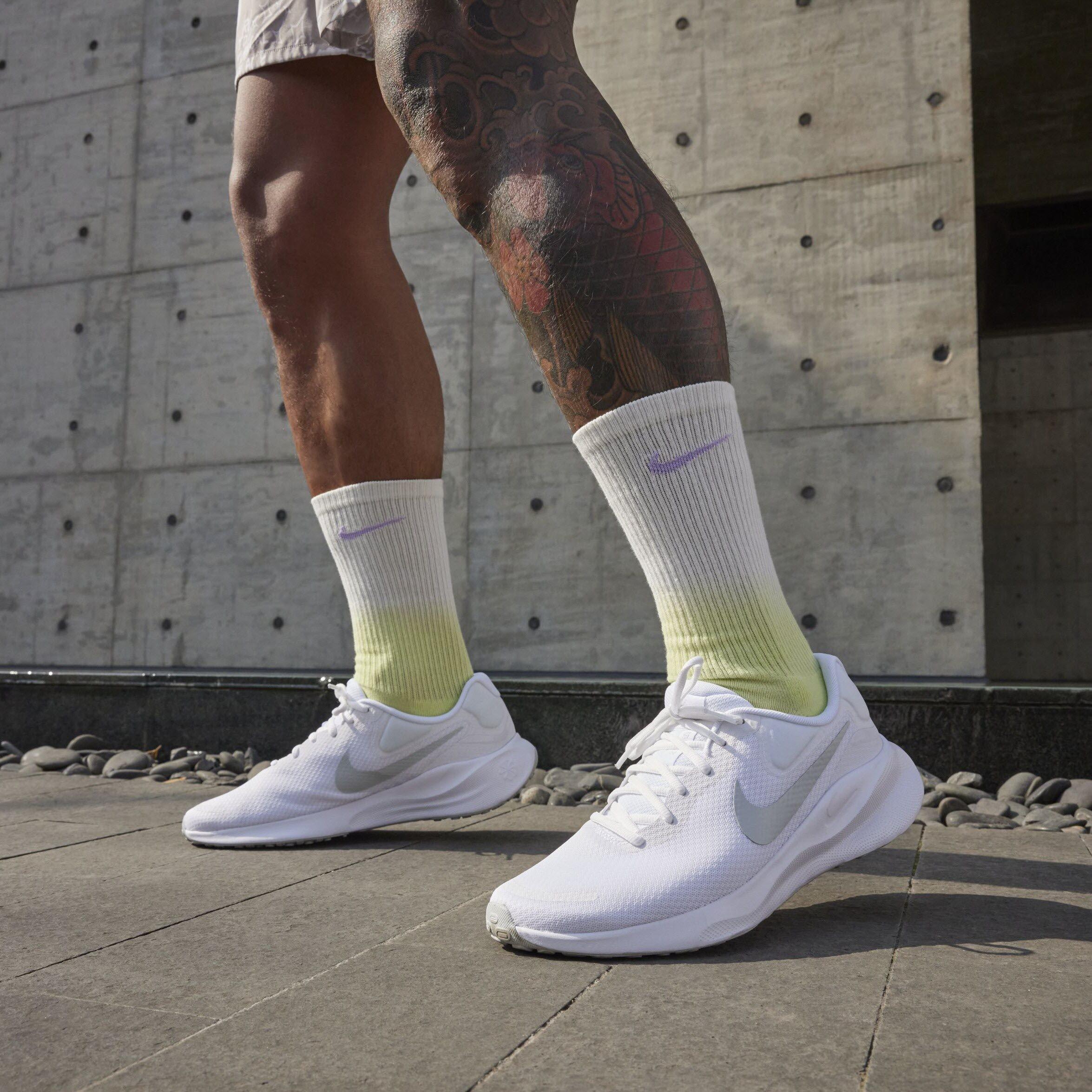 Nike Revolution 7 Mens Road Running Shoes