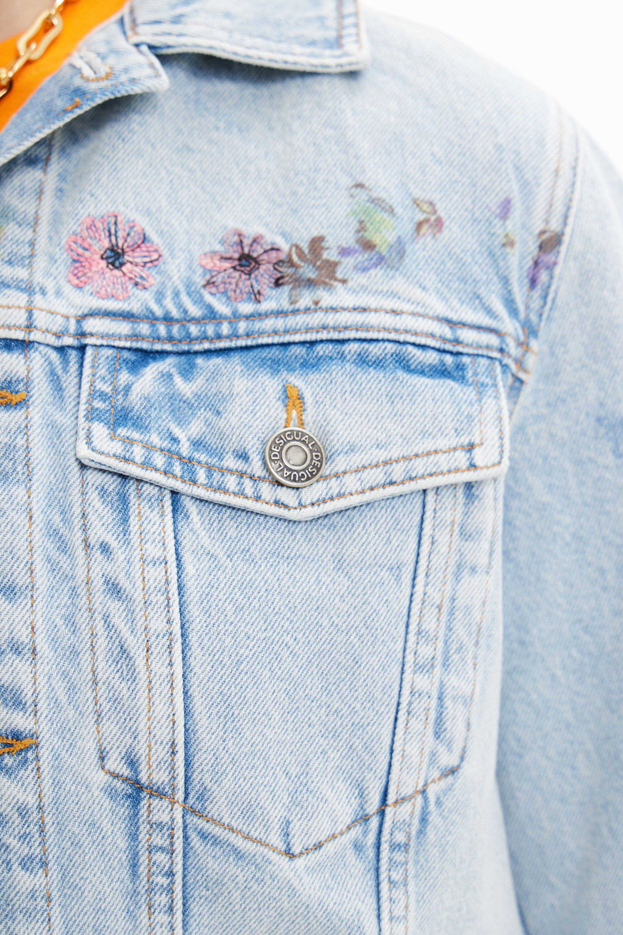 Veste courte en jean fleurs