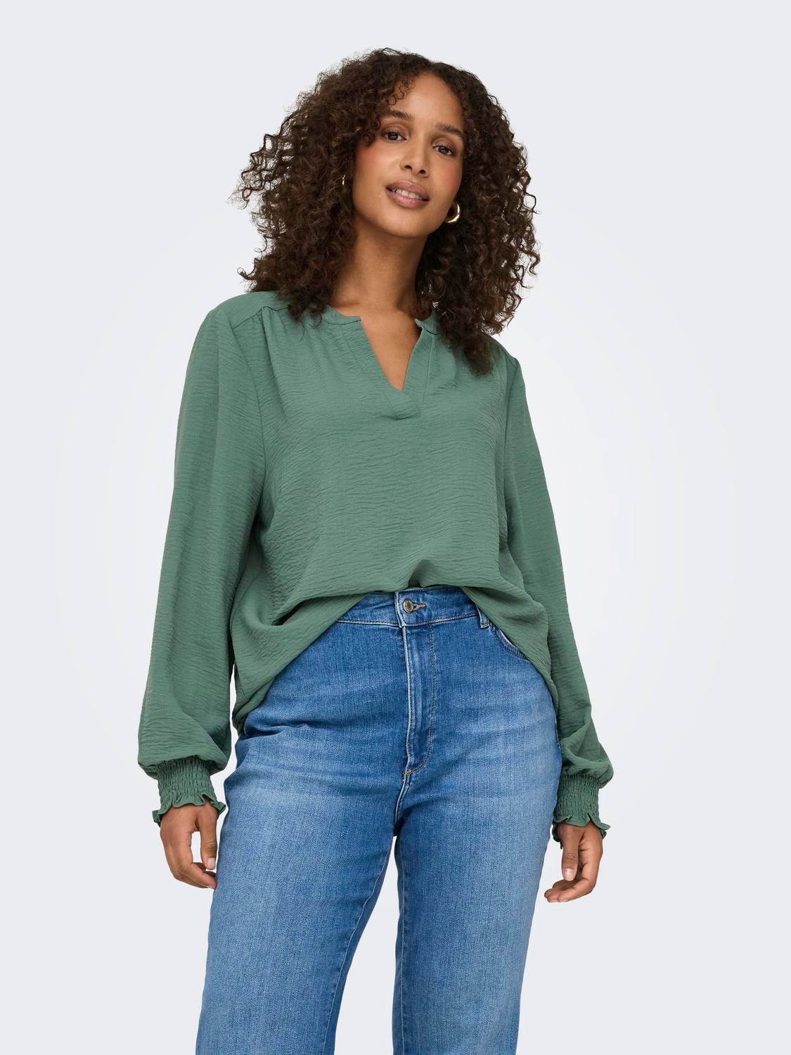 CARMETTA Top Laurel Wreath