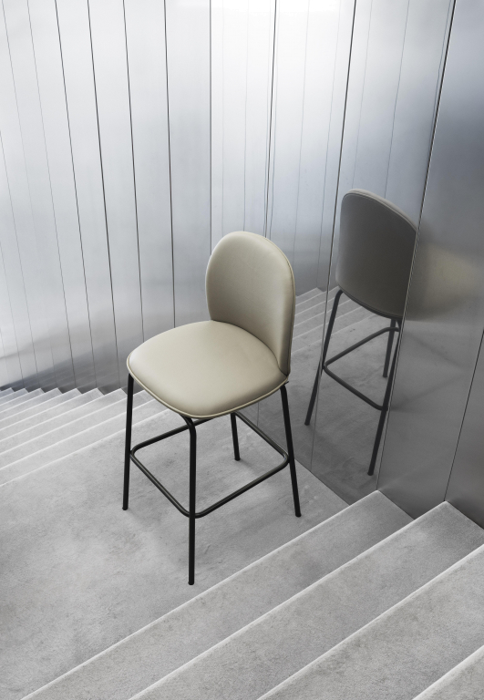 Normann Copenhagen Ace barkruk 75 zwart gepoedercoat onderstel Synergy