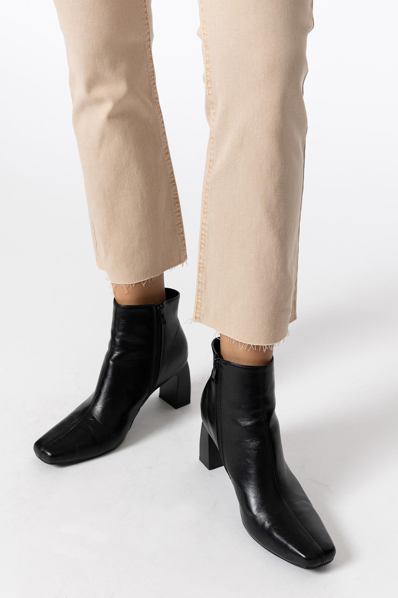 Calça jeans cropped flare de cintura alta Megan