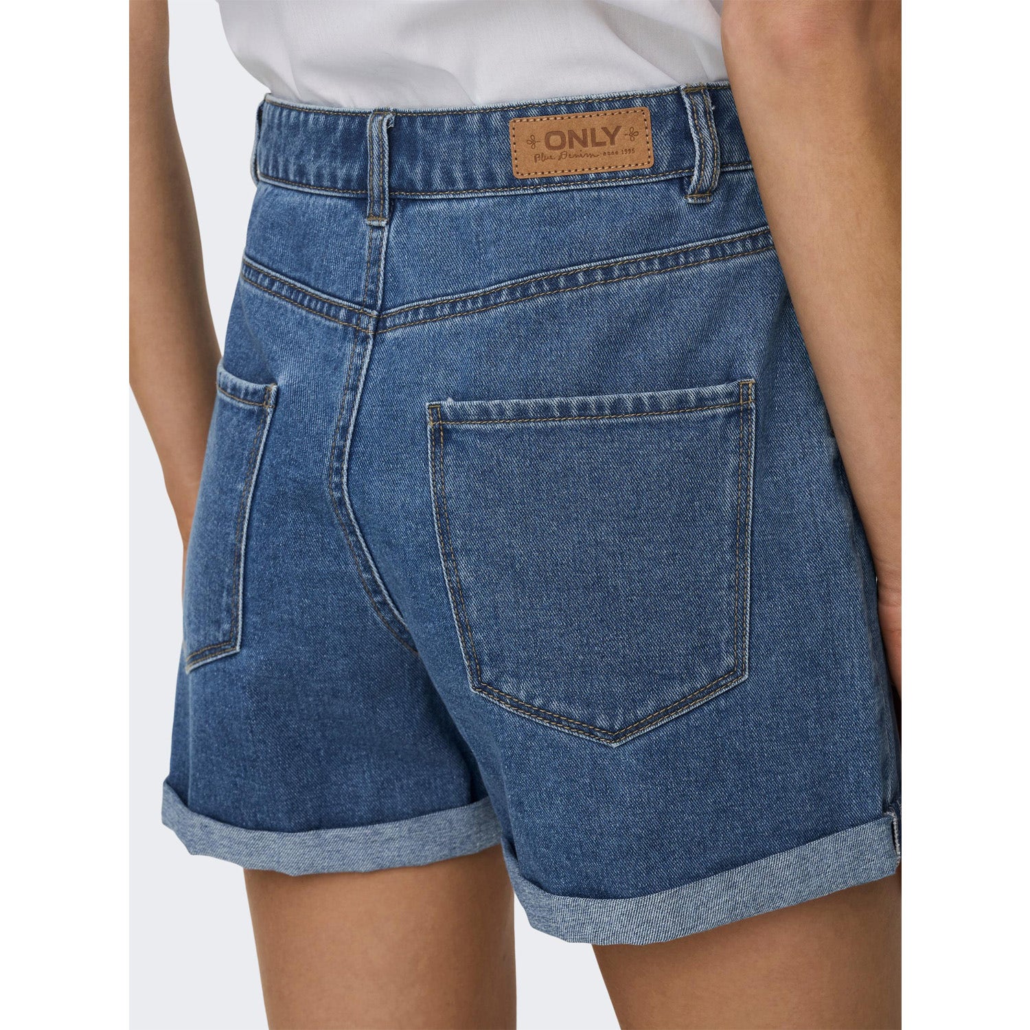ONLY  ONLVEGA LIFE HW MOM SHORTS