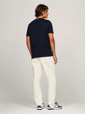 Camiseta com o logotipo da universidade