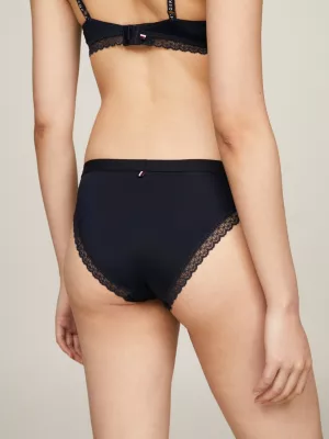 Calcinhas de renda com logo tonal