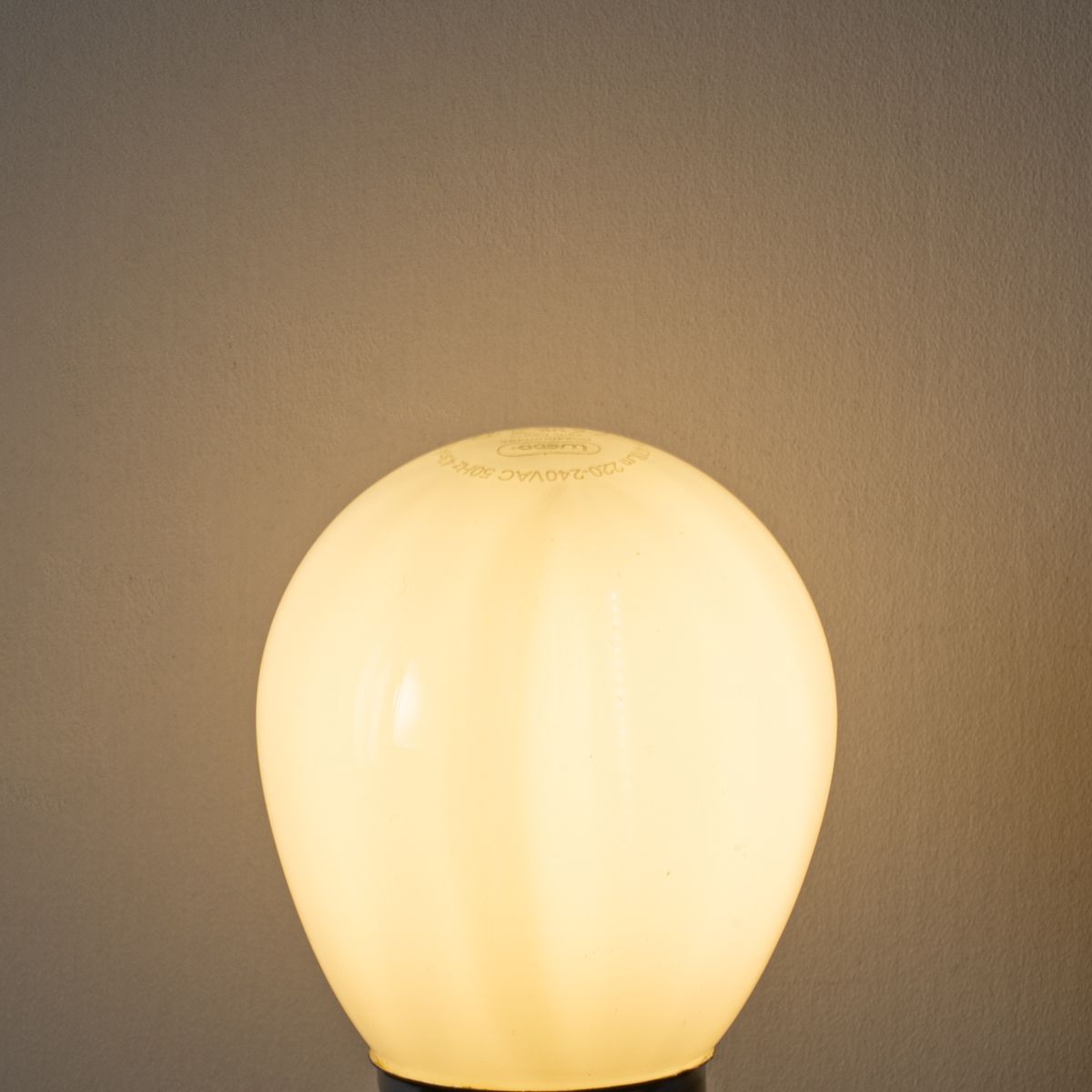 E27 3-staps dimbaar LED lamp P45 opaal glas 5W 470 lm 2700K