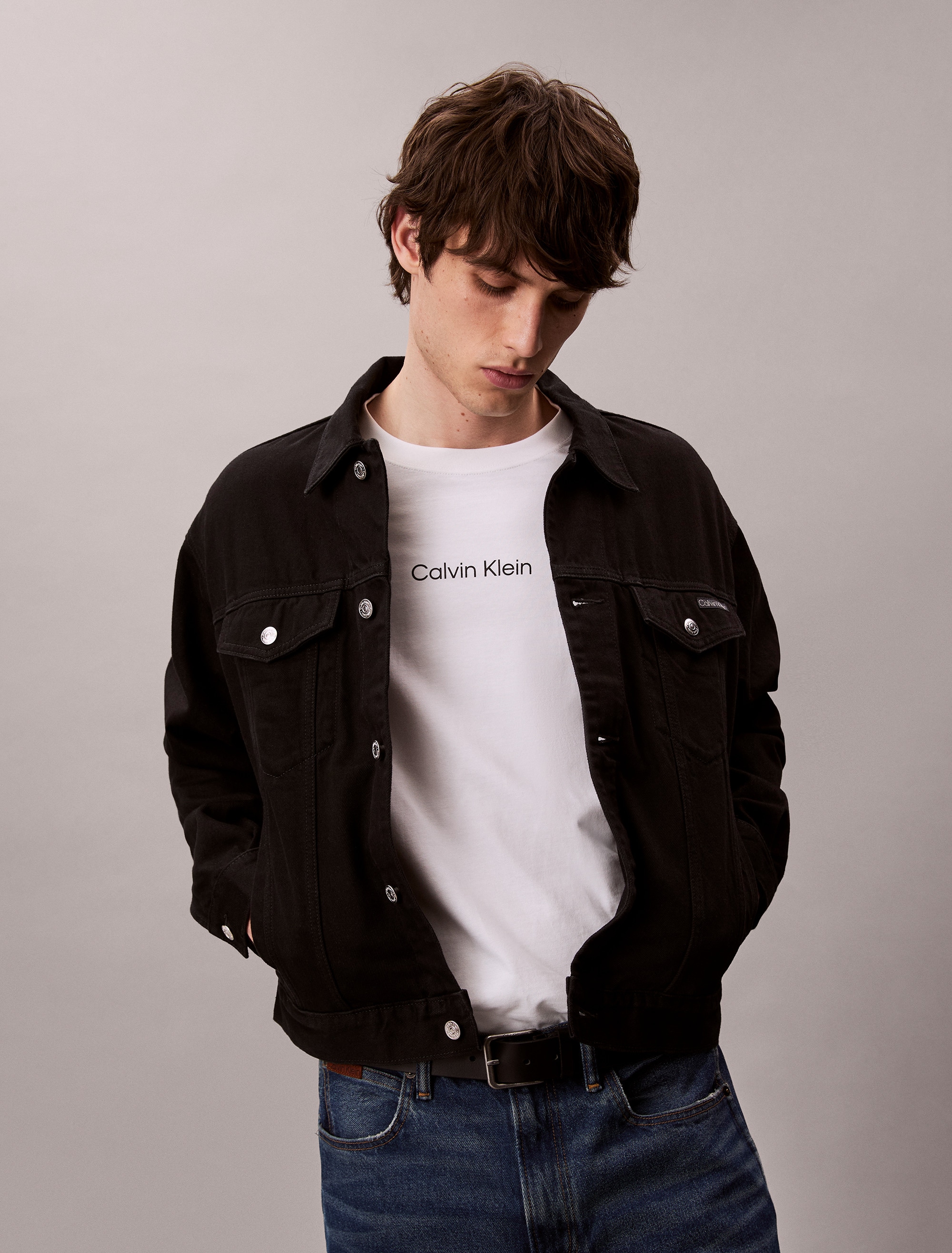 Calvin Klein Langarmshirt »LS RLXD STANDARD LOGO CREWNK TEE«, Rundhalsausschnitt, relaxed fit