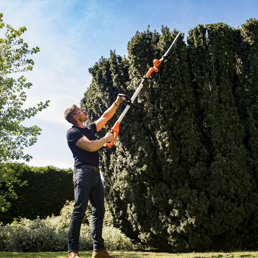 Yard force - taille-haies téléscopique sans fil 20v avec tête réglable, lame 41cm, batterie li-ion et chargeur - lh c41a