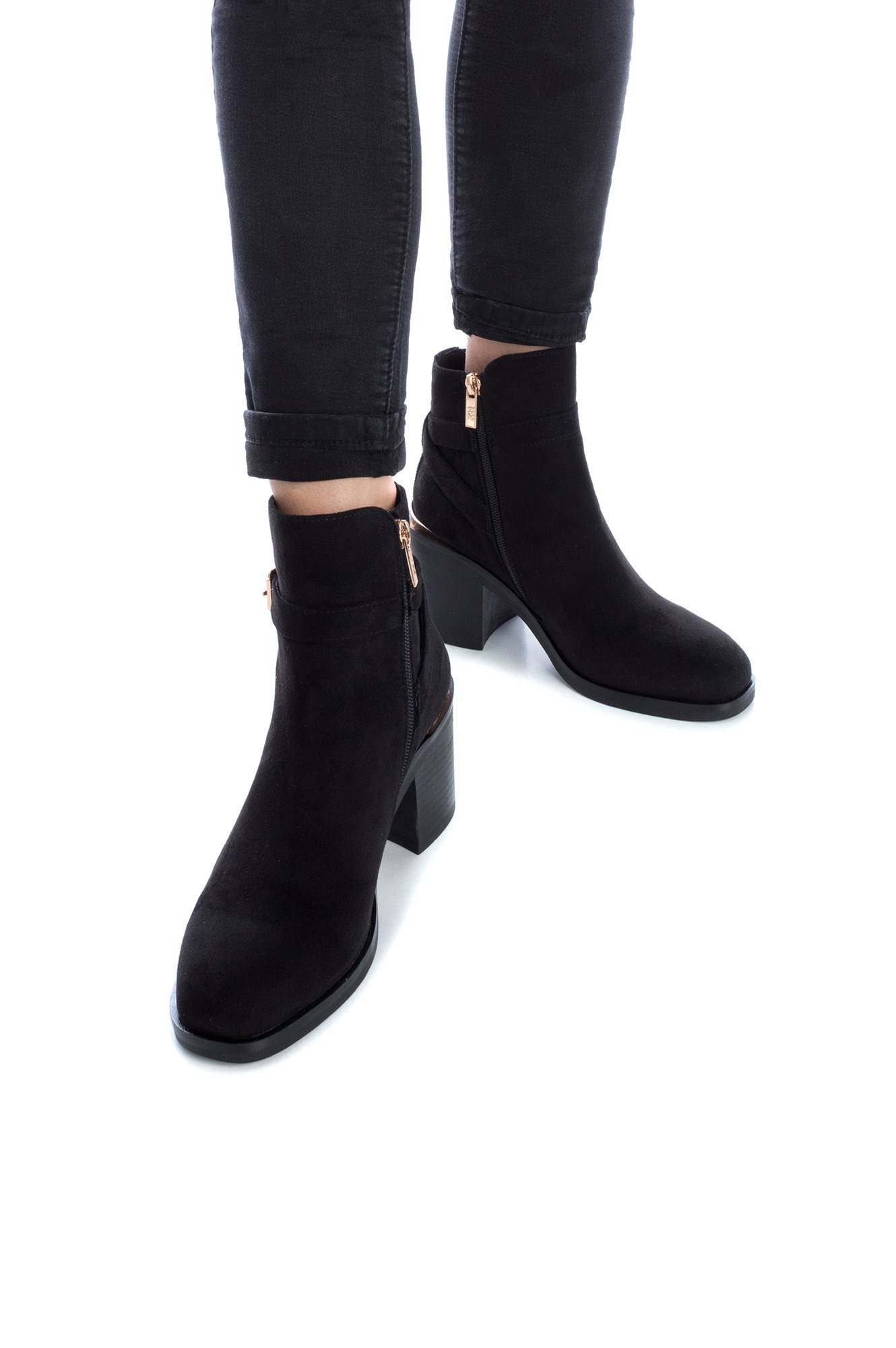 Botas de tornozelo femininas em camurça preta
