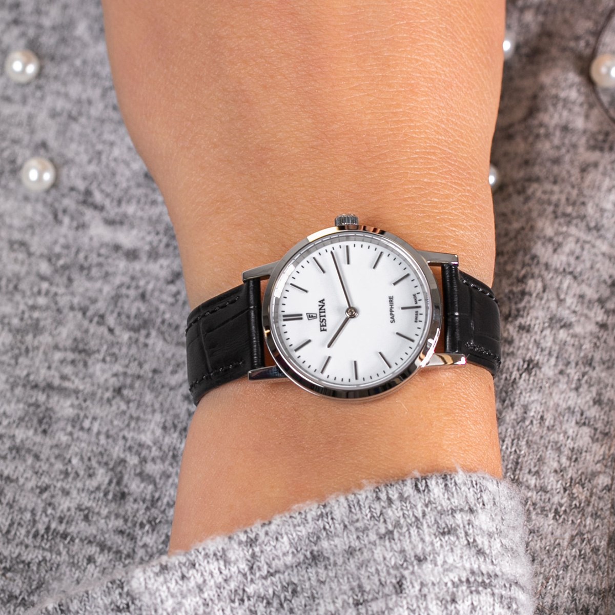 Montre femme Festina fond blanc cuir noir
