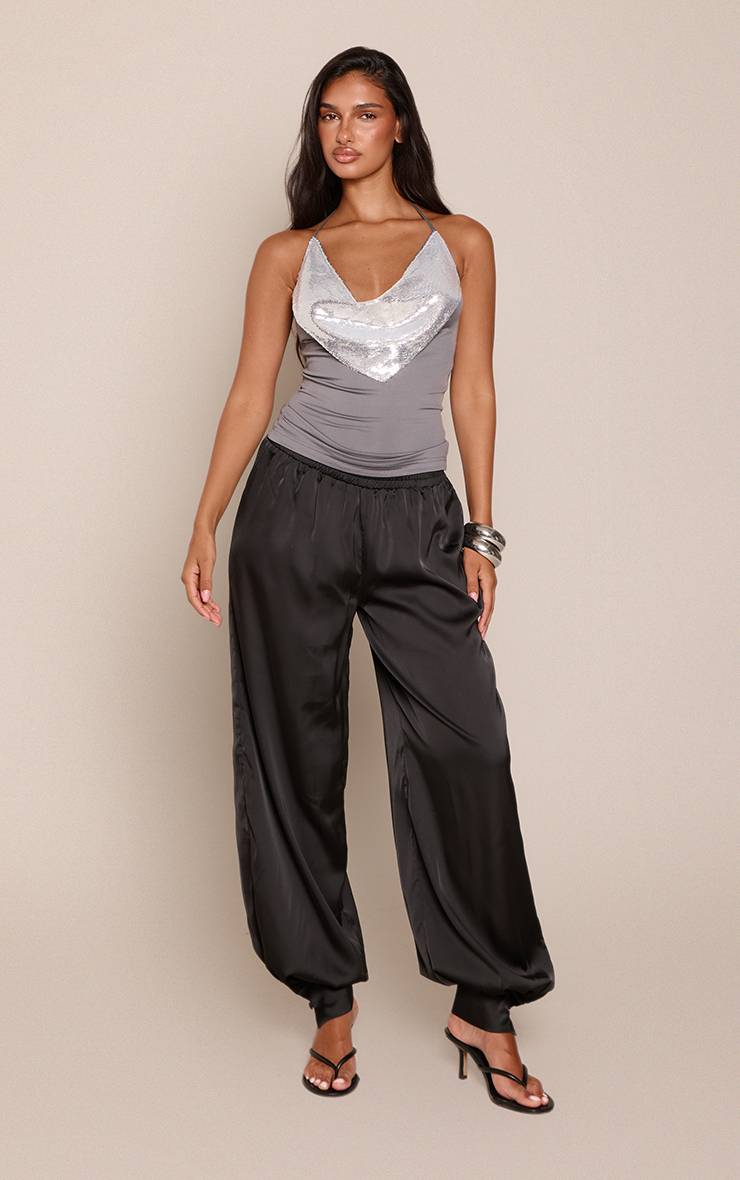 Gris Haut Dos Nu À Col Bénitier Et Sequins
