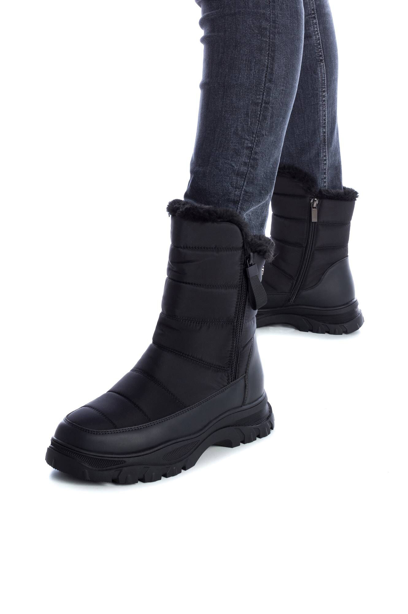 Botas de cano curto femininas em tecido