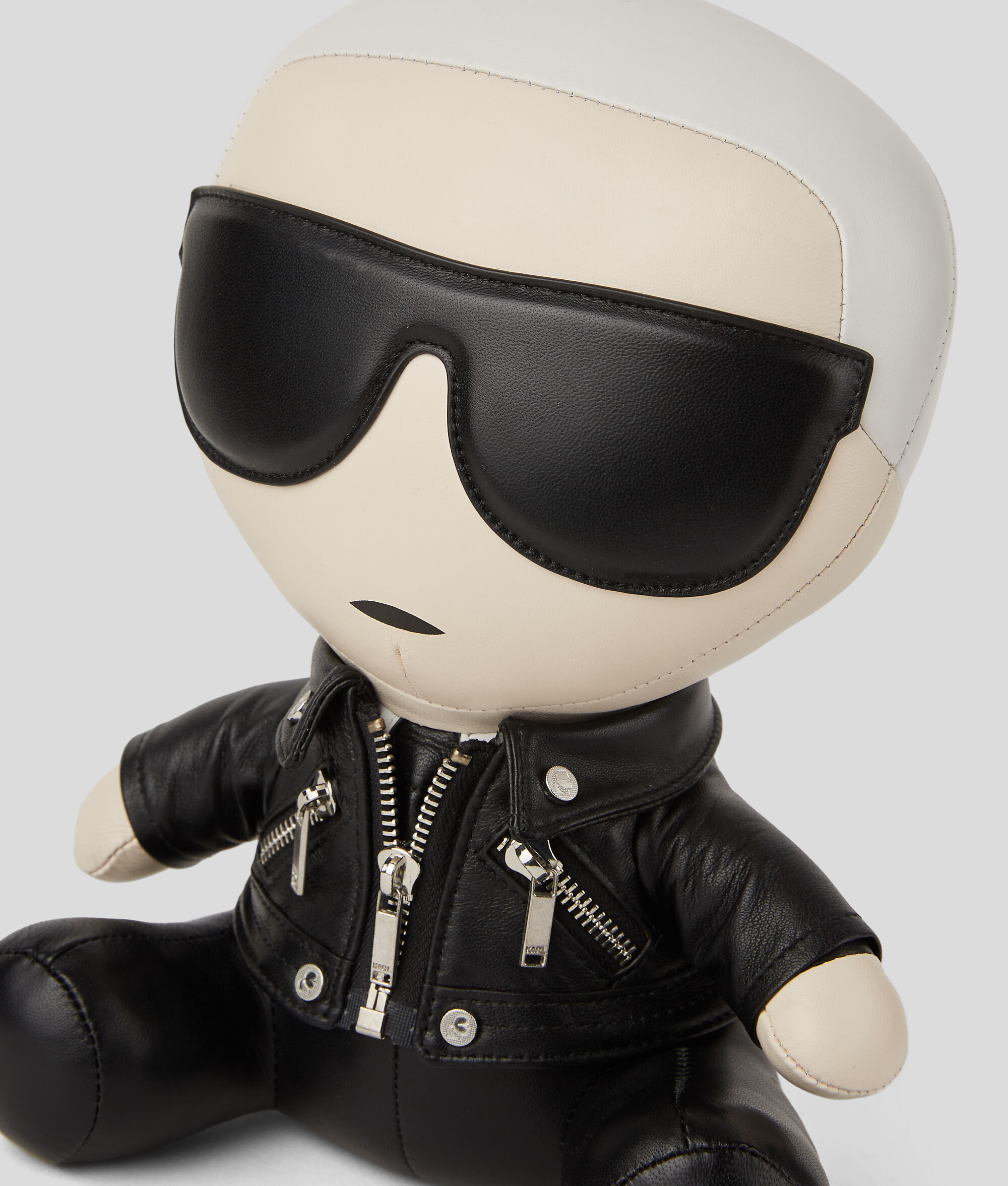 FIGURINE KARL IKONIK KL X THE MET