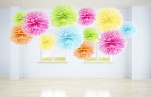 Dekorativ papir pom-pom i rosa med mål på 25 cm