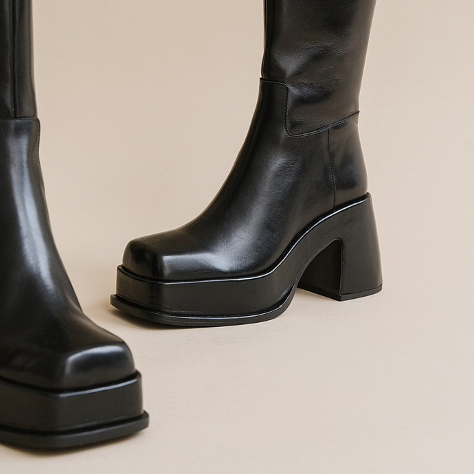 Bottes à plateformes et bouts carrés  en cuir noir