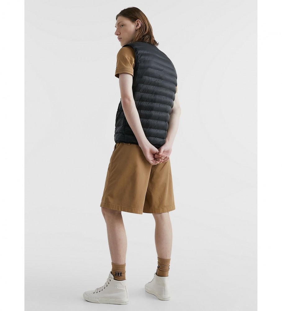 Colete acolchoado Tommy Hilfiger, reciclado e dobrável, preto.