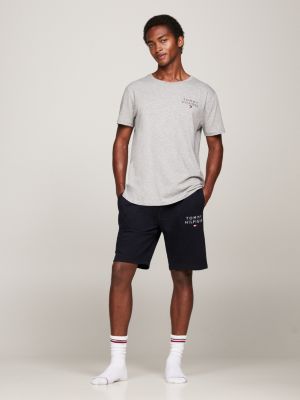 Shorts com logotipo