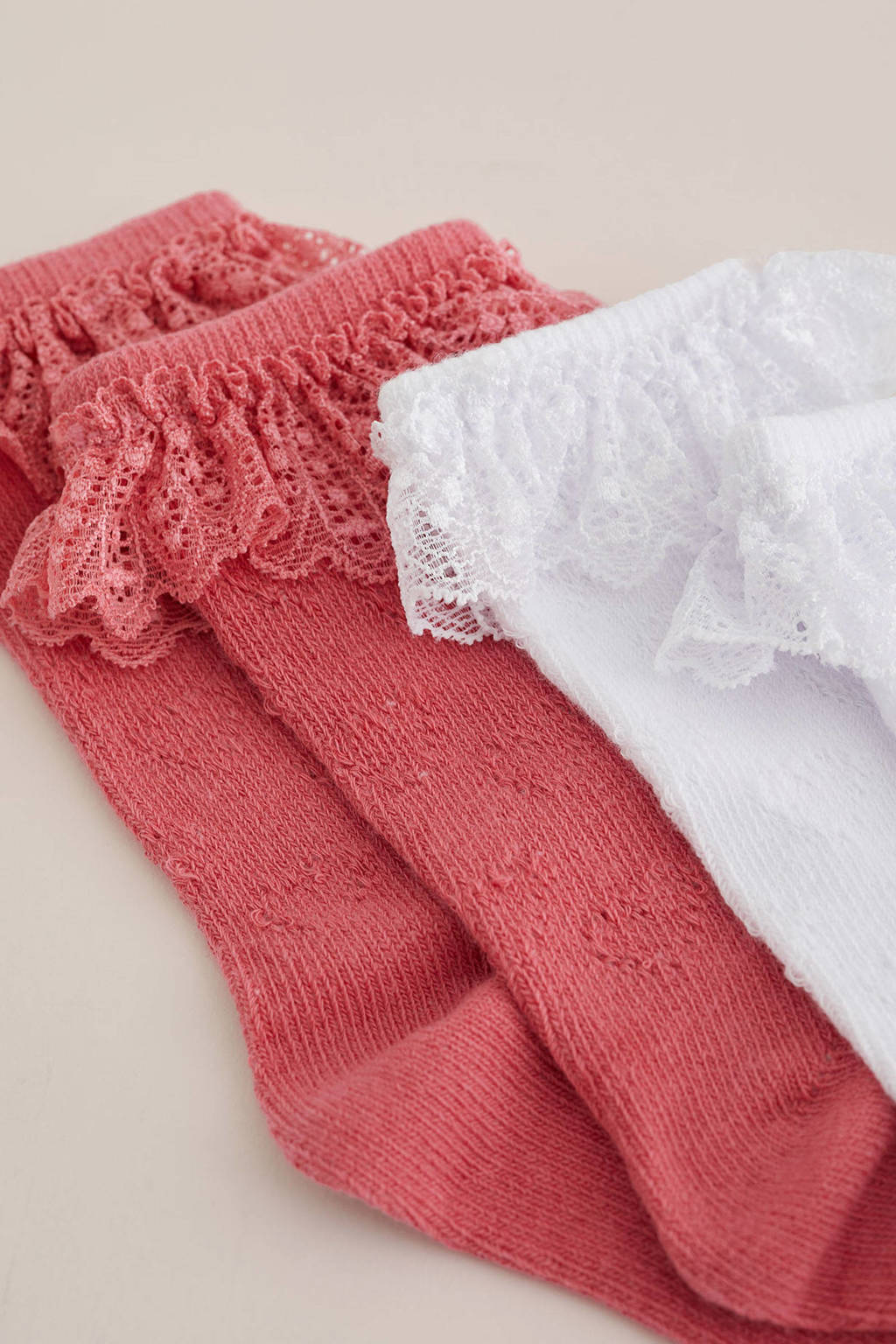 WE Fashion sokken met ruches - set van 2 koraalroze/wit