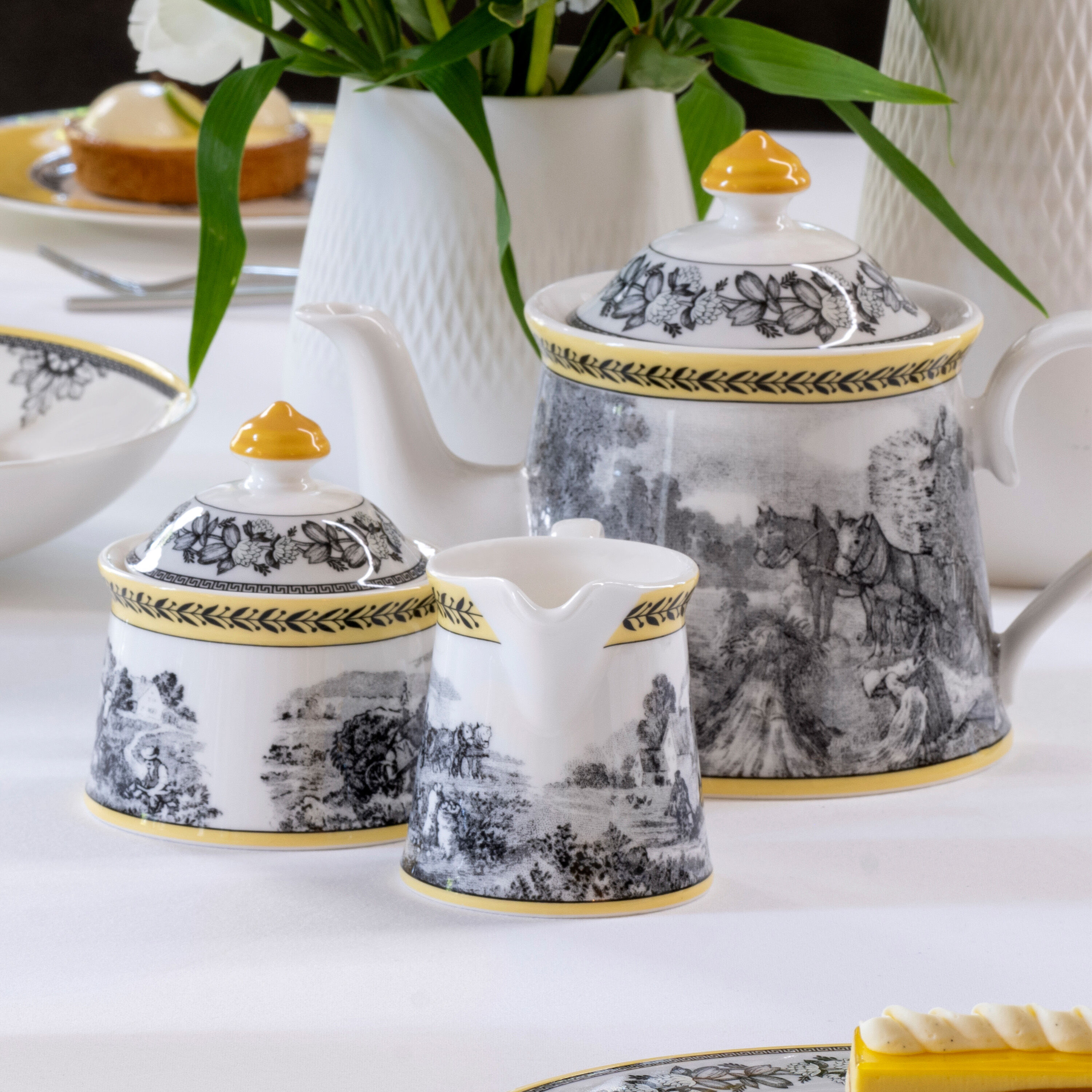 Audun Teapot Multi-colored, 33.9 oz, Premium Porcelain