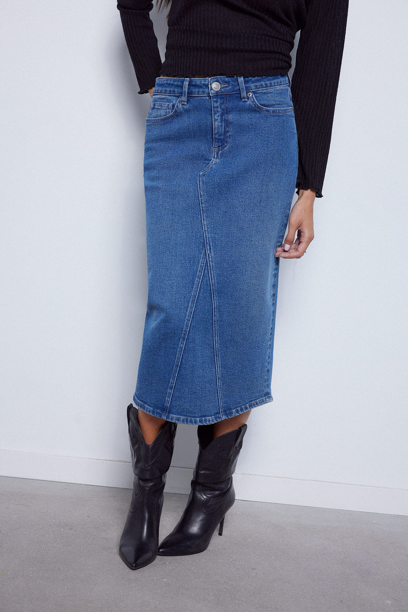 saia midi jeans