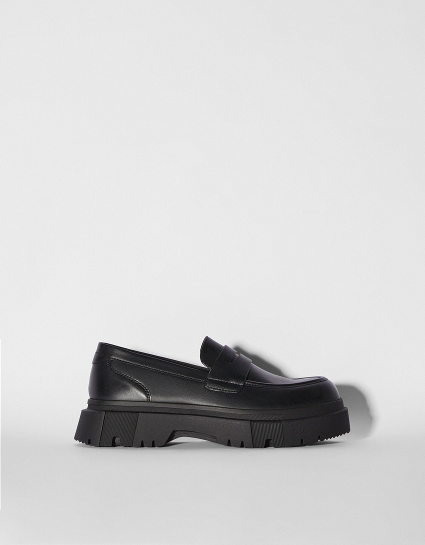 Mocassins masculinos com solado tratorado