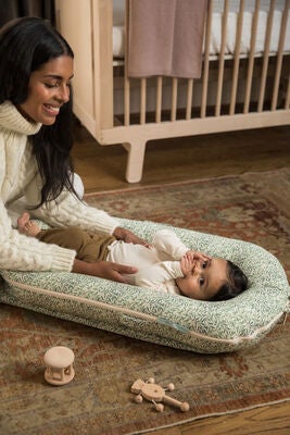 DockATot Deluxe+ Babynest, Willow Boughs