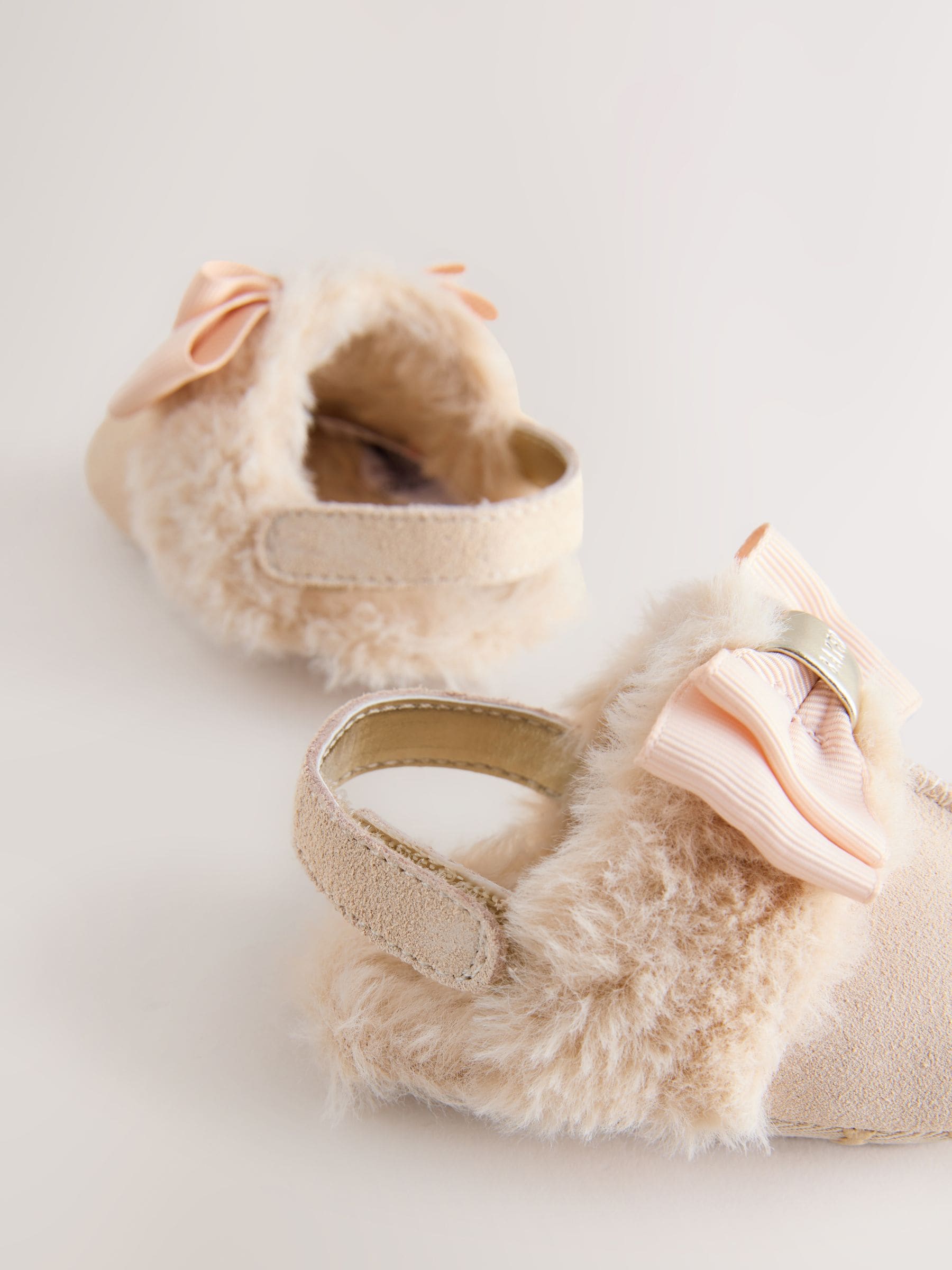 Gebroken wit - Baker by Ted Baker gewatteerde muiltjes met imitatiebont voor babymeisjes