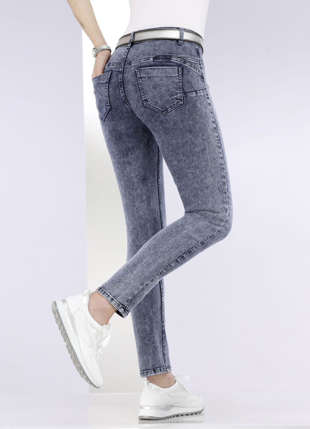 Knöchellange, figurformende Jeans