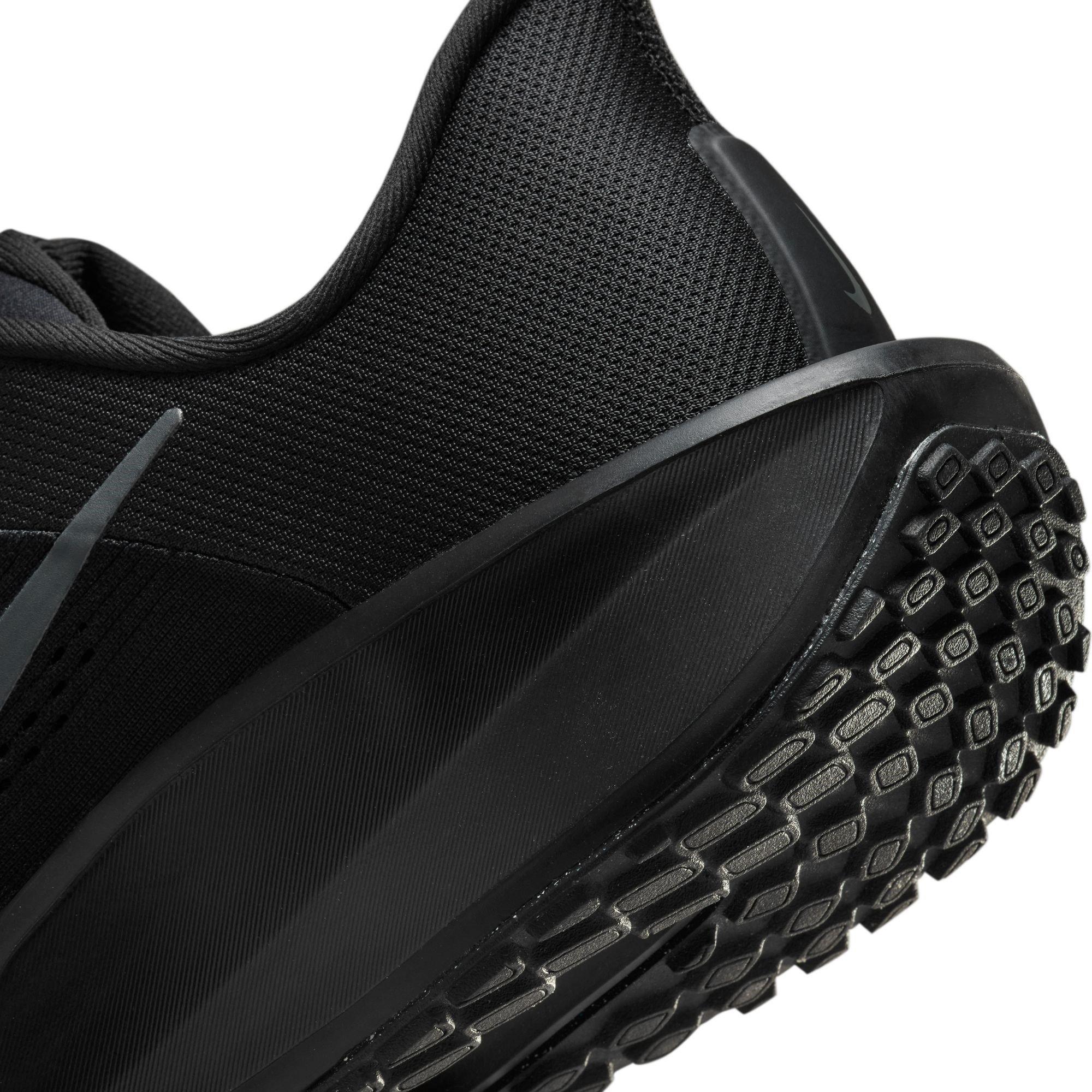 Nike Quest 6 Mens Road Running Shoes