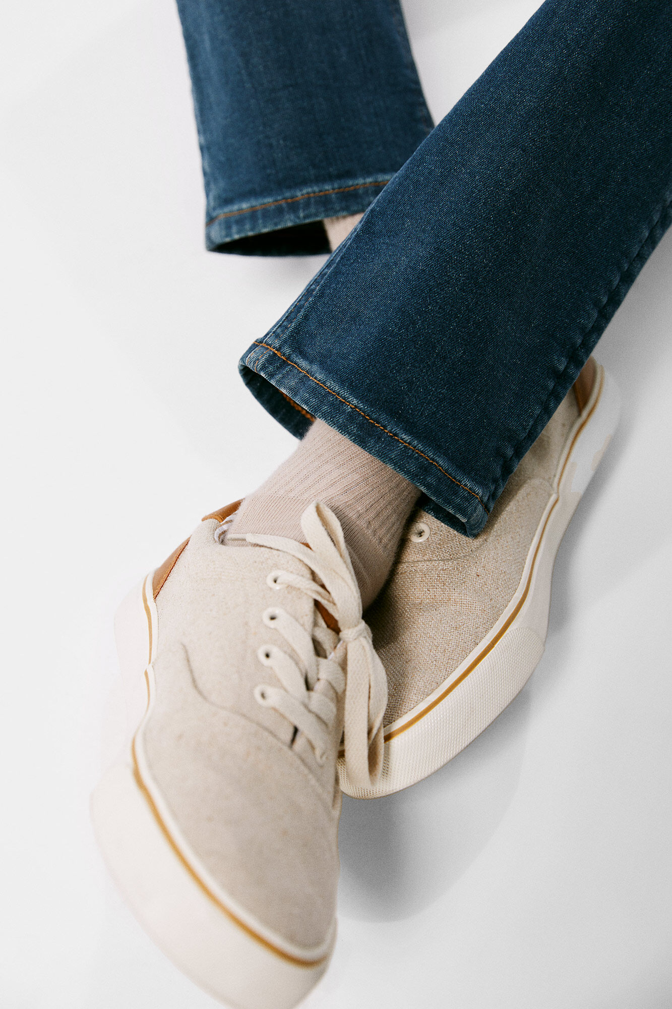 Calça jeans slim, lavagem média clara - turquesa