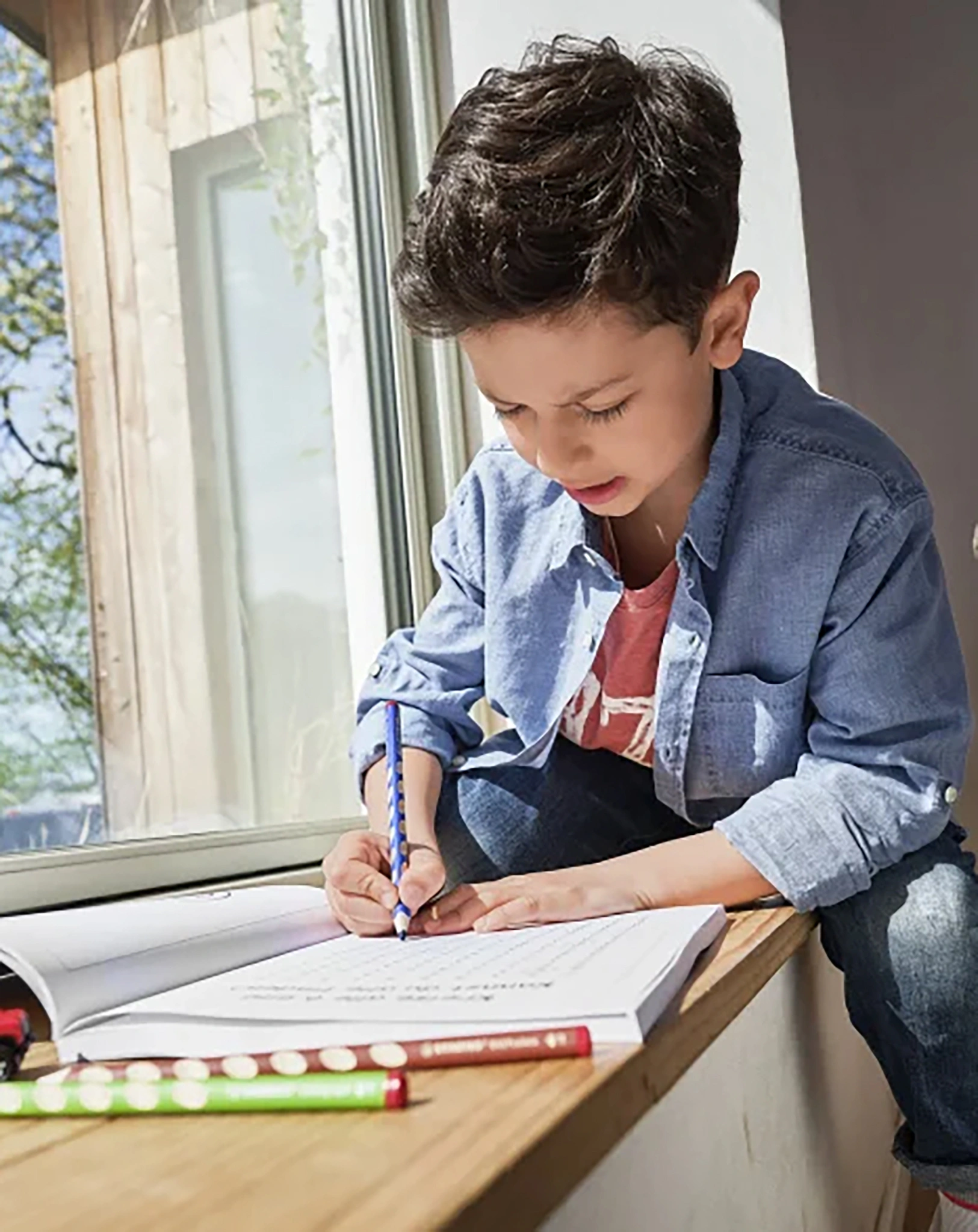Buntstift STABILO® EASYcolors für Rechtshänder 12er-Pack mit Spitzer