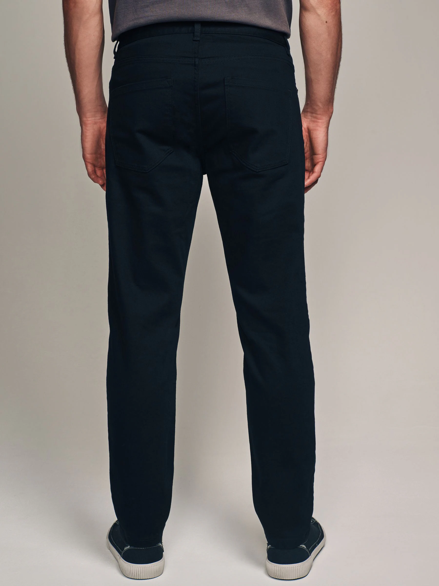 Effen zwart - Klassieke stretchjeans met standaard taps toelopende pasvorm