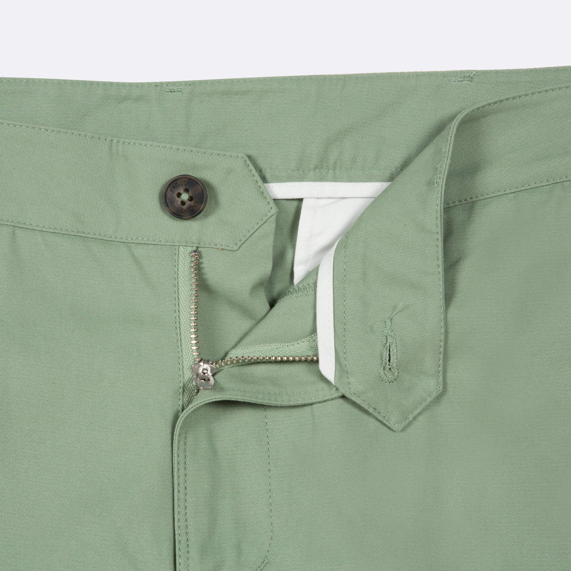 Chino vert clair coupe ajustée Coton organique et coton recyclé - modèle Brix