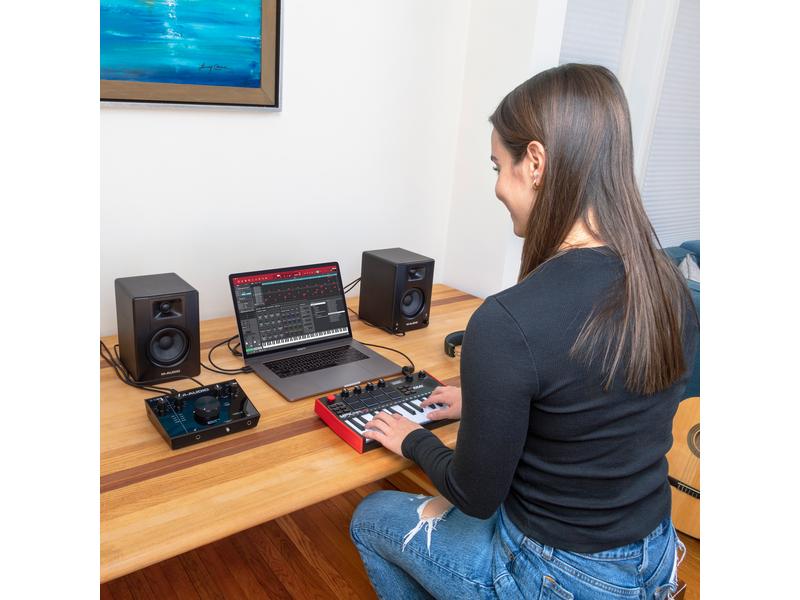 Akai Keyboard Controller MPK Mini Play MK3 Ultraportabler Keyboard-Controller für überall