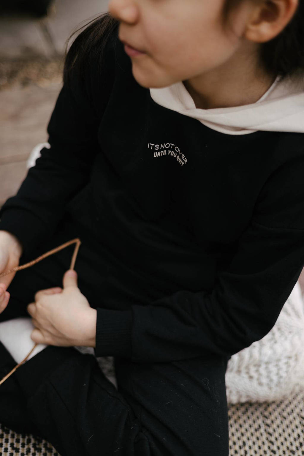 LEVV hoodie FONS met tekst zwart/wit