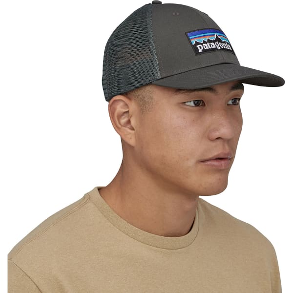 Casquette PATAGONIA P-6 LOGO LOPRO TRUCKER HAT FORGE GREY