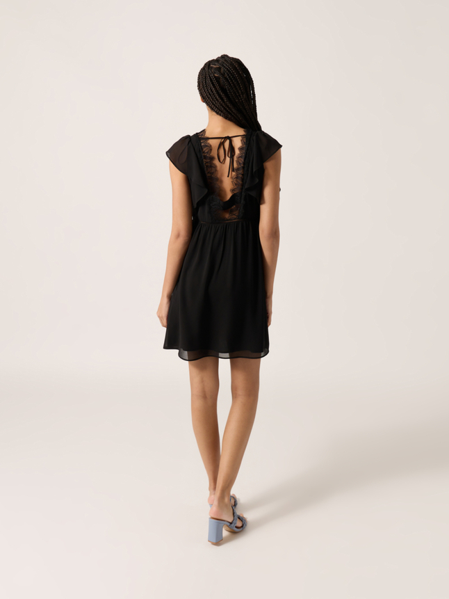 Robe décolleté dans le dos