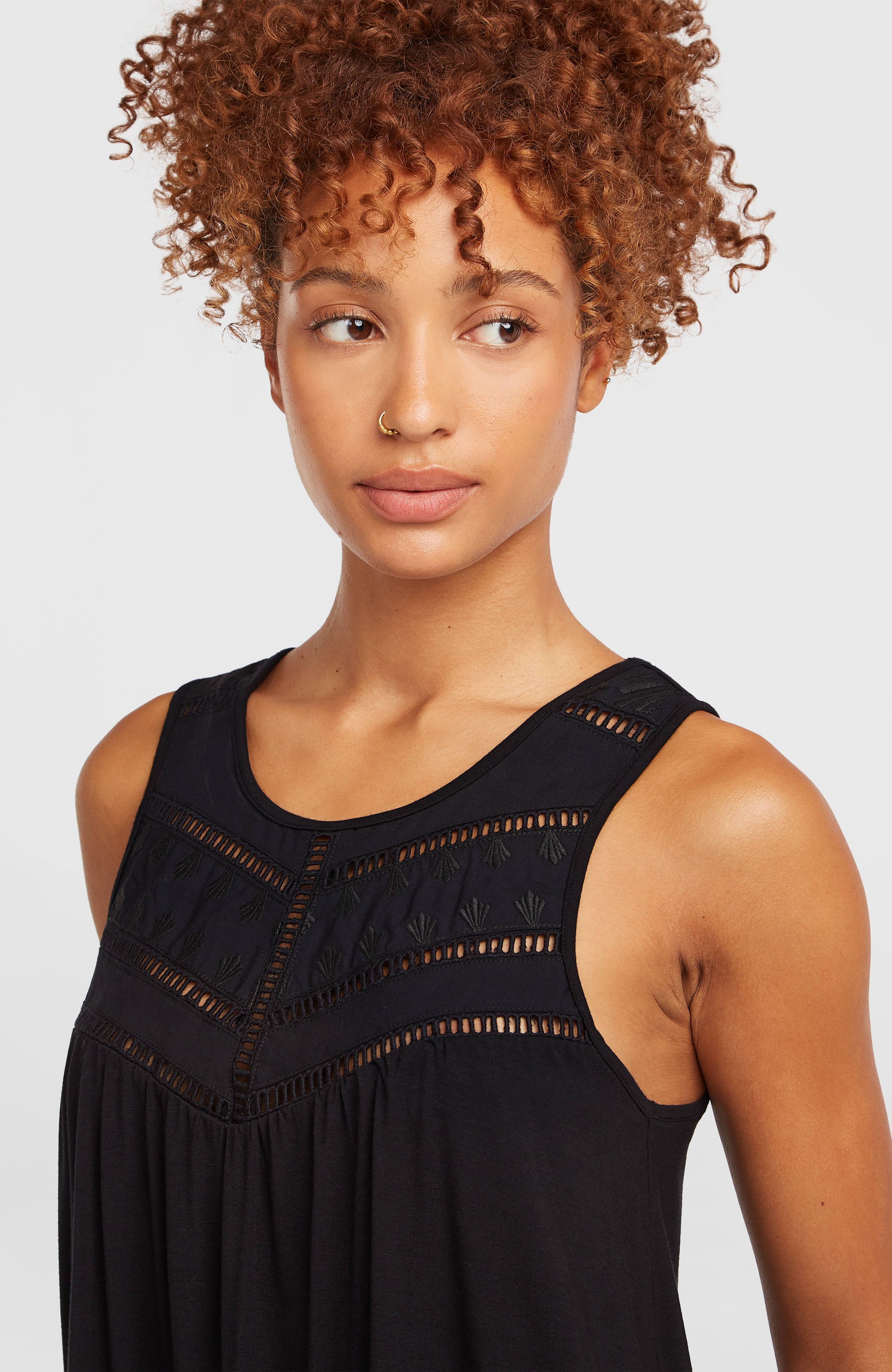 Essentials Tokeena tanktop met borduursel