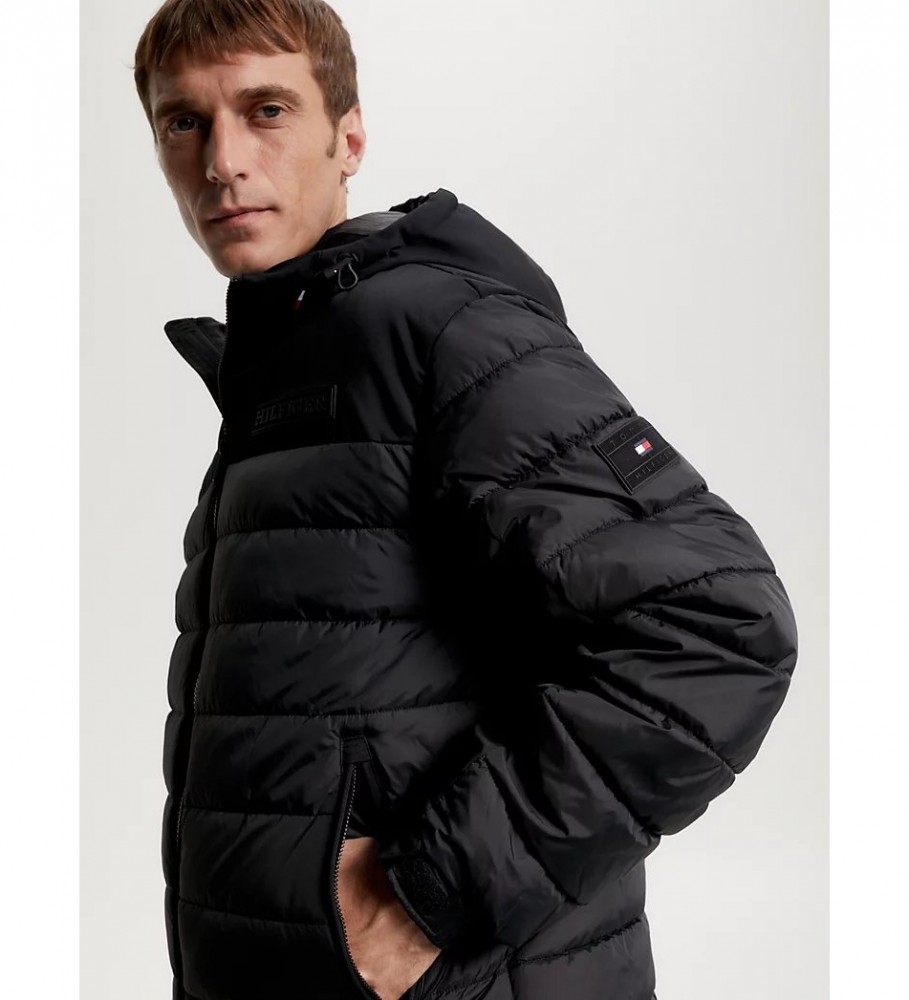 Jaqueta acolchoada Tommy Hilfiger em nylon reciclado, preta