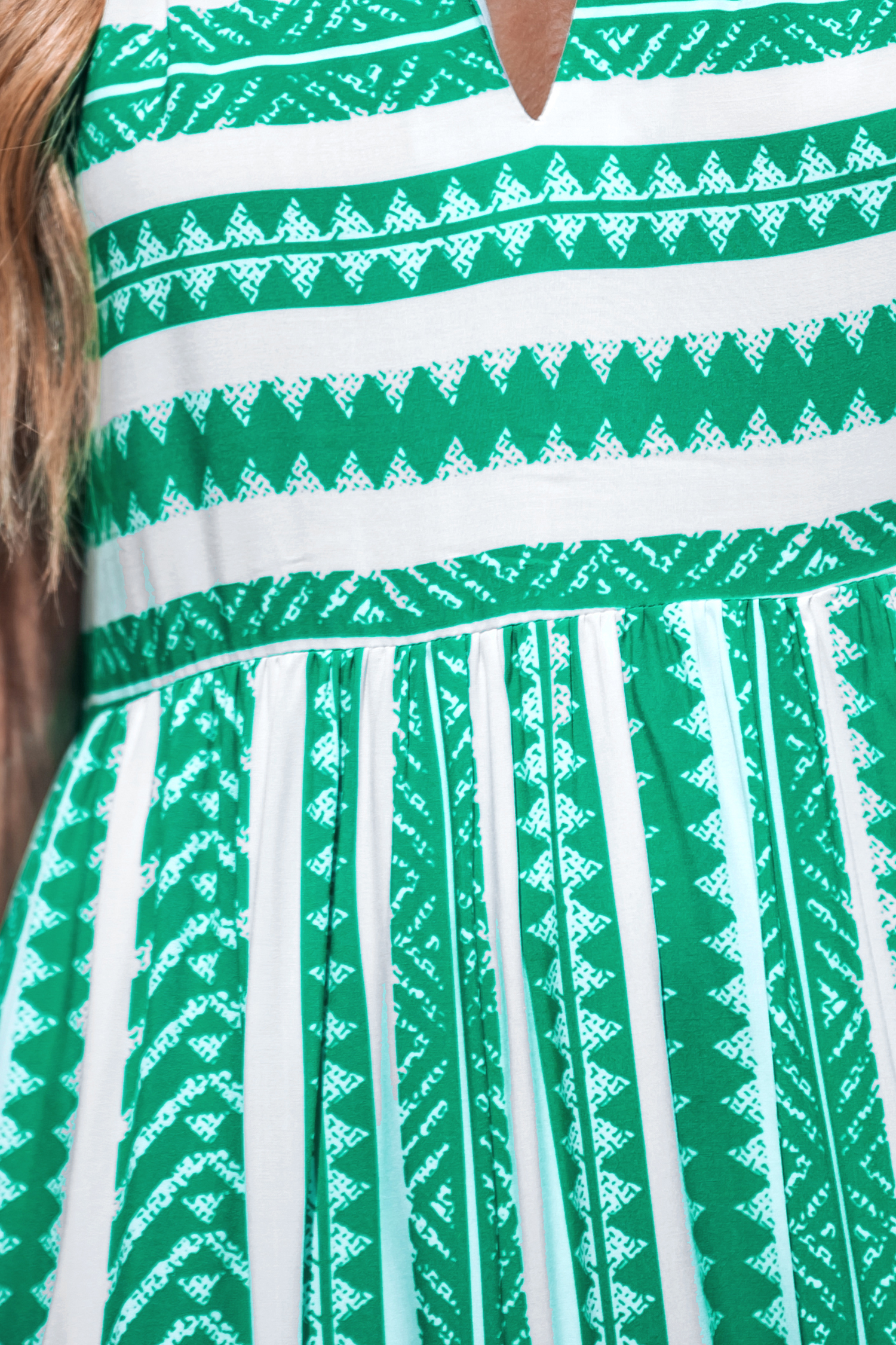Robe maxi sans manches avec col fendu à rayures