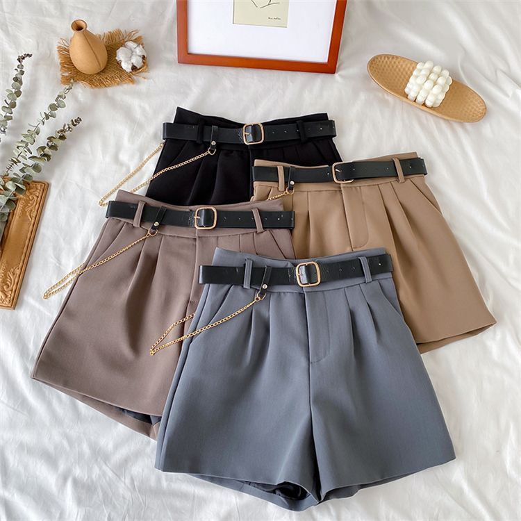 Fabricino - Korte jurk met hoge taille en ketting van imitatieleer