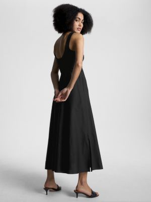 Vestido sem mangas com cordão ajustável e modelagem evasê